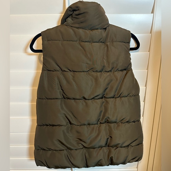 H&M Army Green Puffer Vest Size Small. Worn once. - Picture 3 of 4